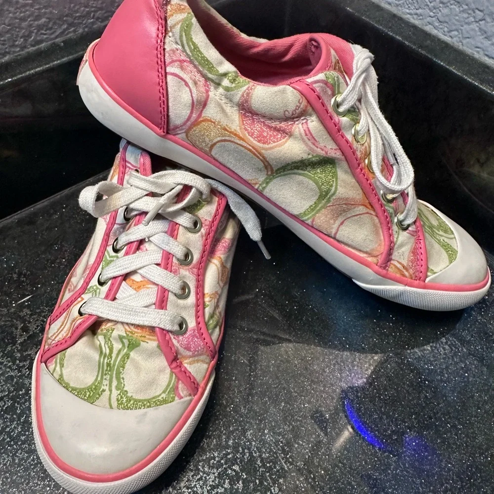 Coach Barrett Low Top Poppy Signature C Pattern in Pink size 9